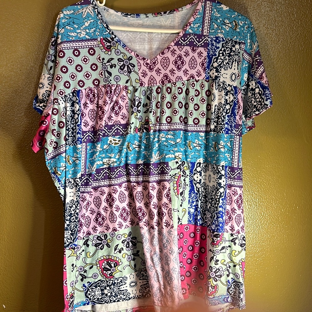 No Name Woman’s Colorful Top 2X